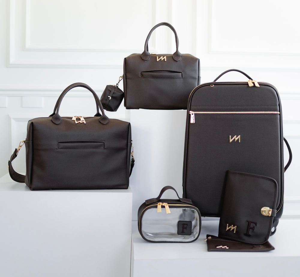 Kit Bolsos Maternidad Ella Café - Maleta con ruedas, Bolso Madison, Madison Mini, neceser Cristal PP, kit portadocumentos y portachupetes.