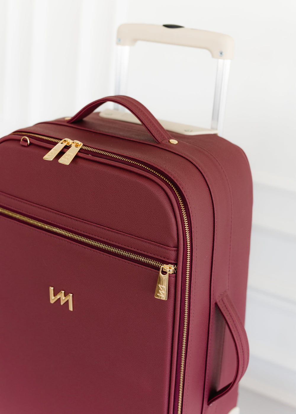 Maleta de maternidad con ruedas Ella Burdeos
