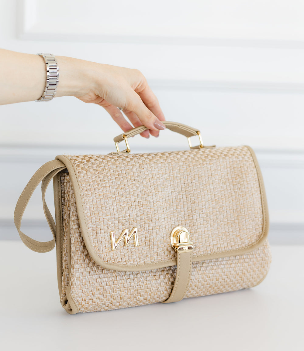 Cambiador portátil trenzado de paja