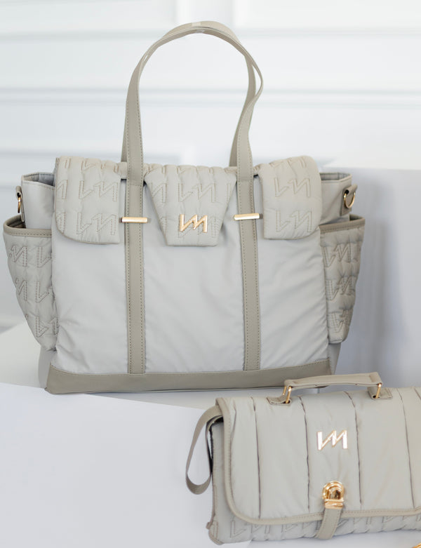 Set de Bolsas de Maternidad Urban Chic Beige - Maleta de ruedas, Bolso Cleo, Kit de documentos y cambiador portátil.