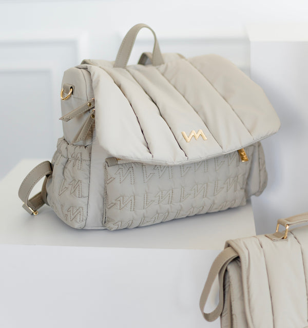 Kit Bolsas Maternidade Urban Chic Bege -   Mala de rodinhas, Mochila Mummy, trocador portátil e necessaire Cristal PP.