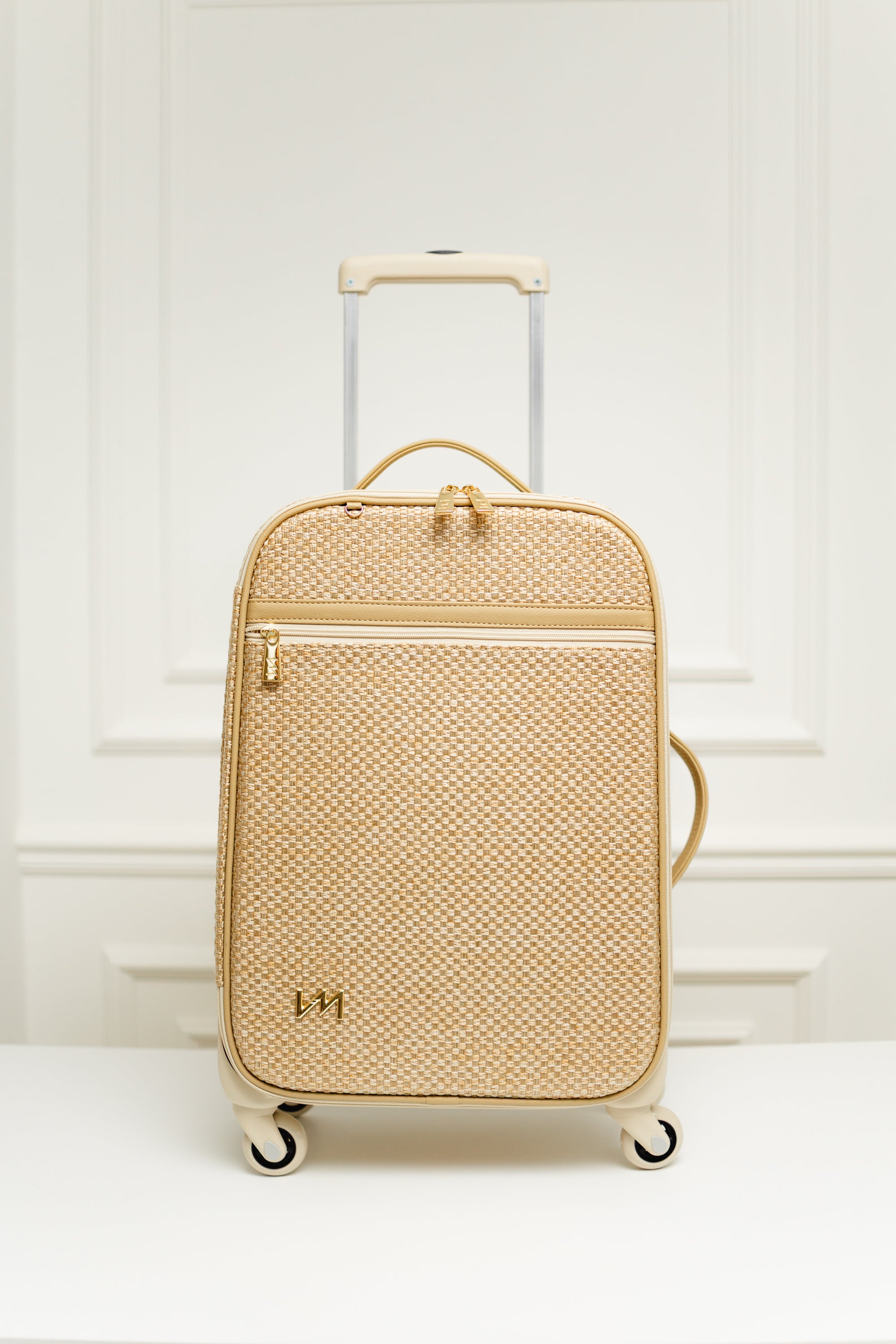 Maleta de maternidad con ruedas trenzada paja