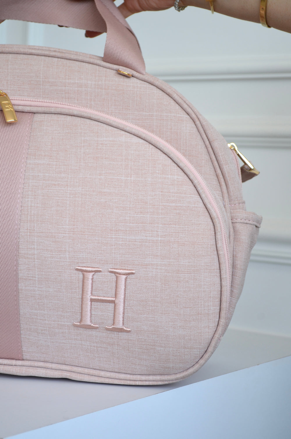Bolso mediano lino rosado bordado inicial H OUTLET