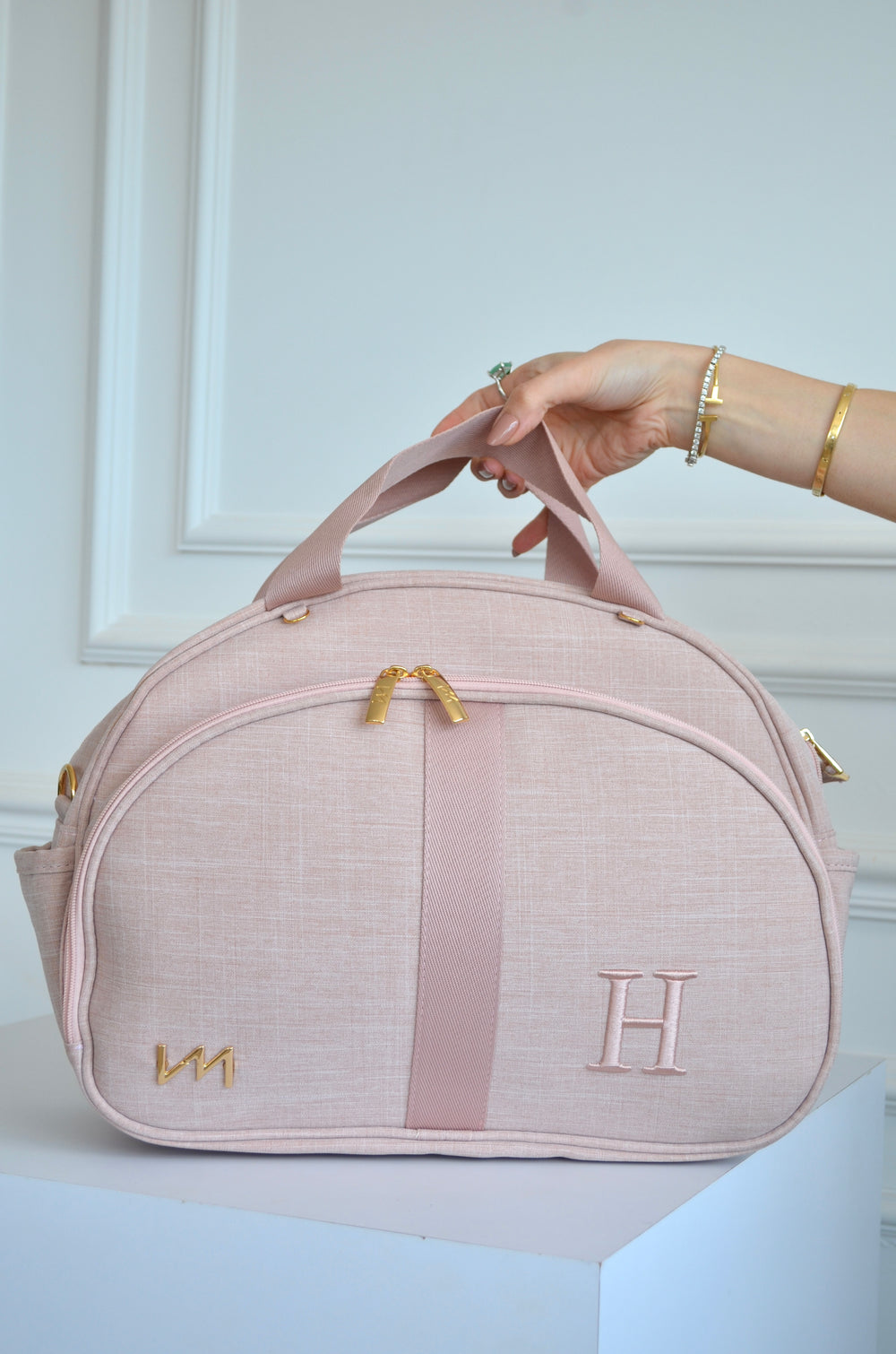 Bolso mediano lino rosado bordado inicial H OUTLET