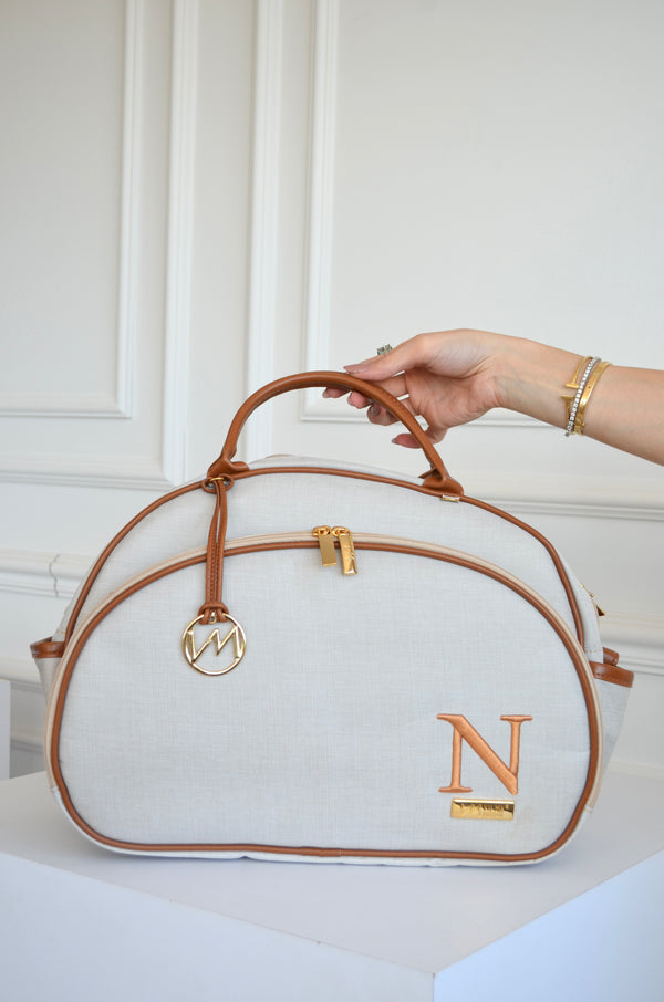 Bolso mediano lino beige con caramelo bordado inicial N OUTLET