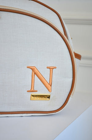 Bolso mediano lino beige con caramelo bordado inicial N OUTLET