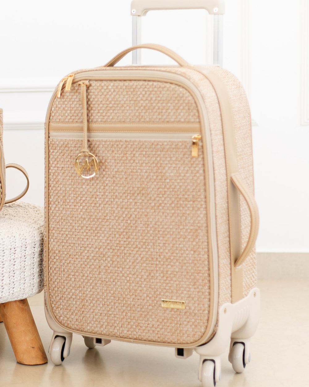Maleta de maternidad con ruedas trenzada paja